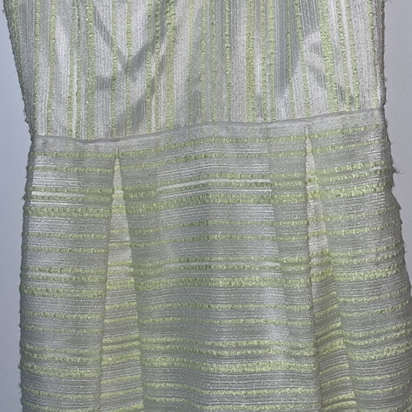 T Tahari dress bright lime green and white sz 4 - Picture 3 of 6